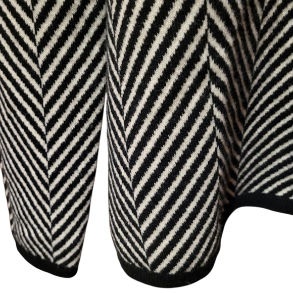 Lands' End Black & Cream Chevron Herringbone Cashmere Sweater Size S/M - Picture 3 of 6